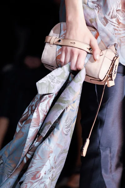 Look 15